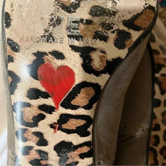 Warren Edwards  grey suede pointed toe kitten heel leopard soles ankle boots - Picture 5 of 10